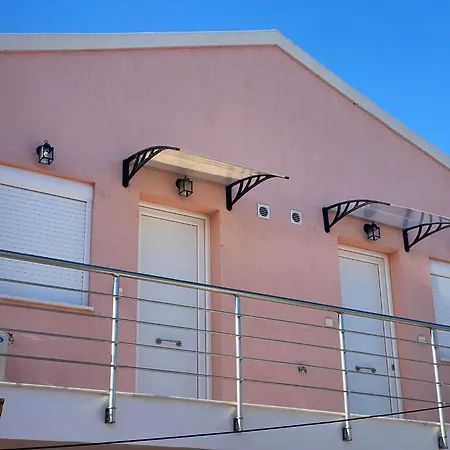 Elli's House -